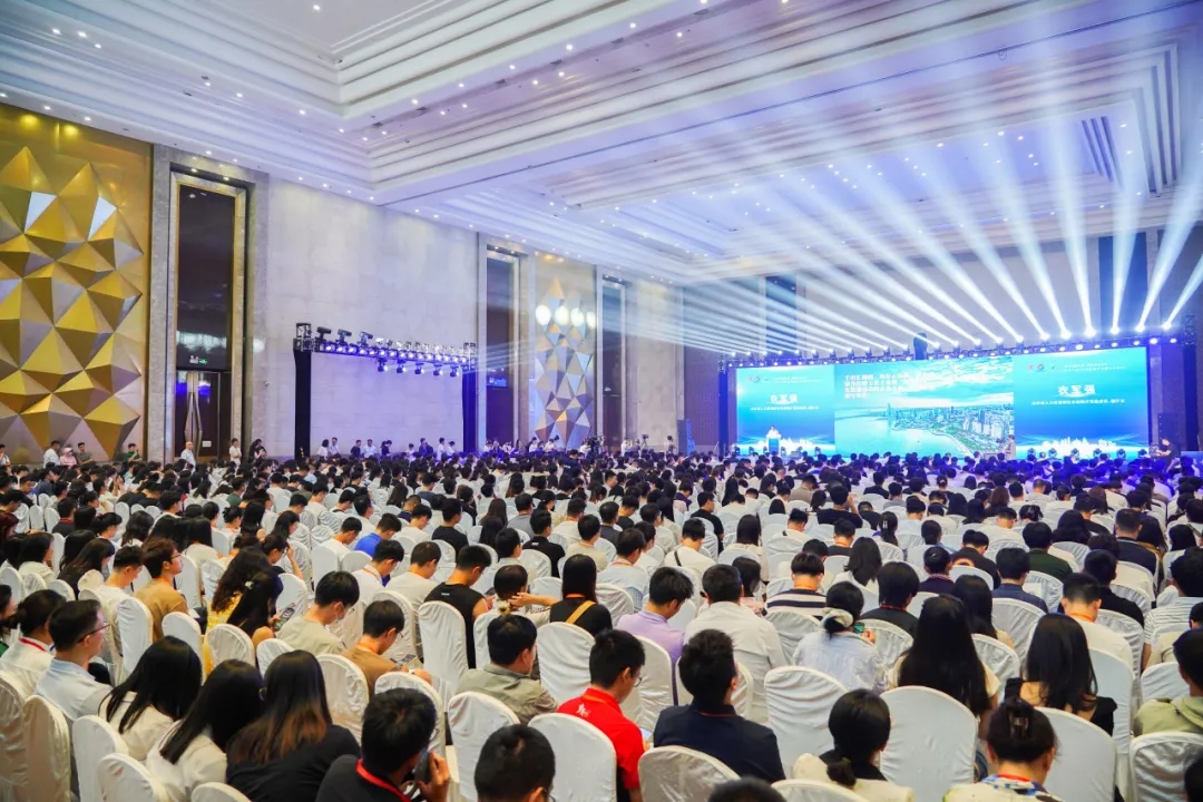 文達通AI無人清掃車亮相第十一屆“百所高校千名博士青島行”活動 文達通AI無人清掃車亮相第十一屆“百所高校千名博士青島行”活動