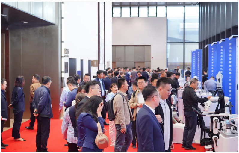 “機”聚新動能 “智”創(chuàng)新未來丨文達通無人清掃機器人亮相2025青島市具身智能機器人生態(tài)發(fā)展大會 “機”聚新動能 “智”創(chuàng)新未來丨文達通無人清掃機器人亮相2025青島市具身智能機器人生態(tài)發(fā)展大會
