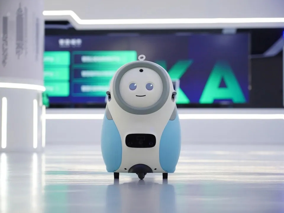 文達通股份發布全場景服務機器人矩陣:從清潔安防到情感陪伴的“端到端”智慧服務 文達通股份發布全場景服務機器人矩陣:從清潔安防到情感陪伴的“端到端”智慧服務