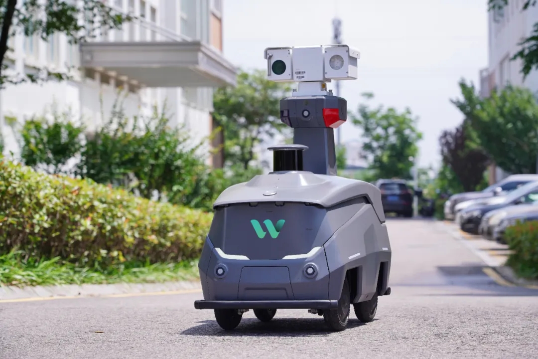 文達通股份發布全場景服務機器人矩陣:從清潔安防到情感陪伴的“端到端”智慧服務 文達通股份發布全場景服務機器人矩陣:從清潔安防到情感陪伴的“端到端”智慧服務