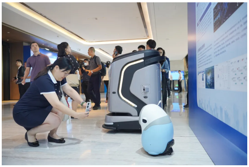 文達通股份攜“問道機器人”系列產品亮相山東省數字住建交流研討會 文達通股份攜“問道機器人”系列產品亮相山東省數字住建交流研討會